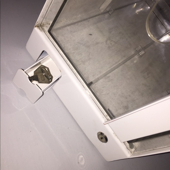 container - Picture 2 of 7